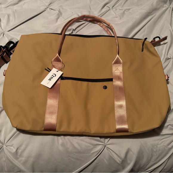 Zyia Camel Weekend Duffel - Picture 3 of 4